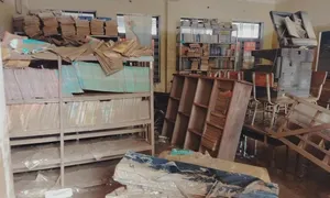 Trường vùng lũ lo mua, photo sách giáo khoa cho học sinh